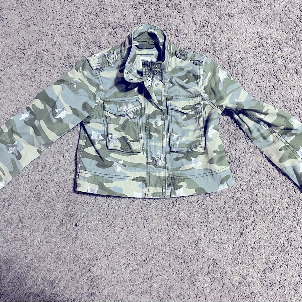 Gap Girls Jacket, button too to bottom with a inside zipper.